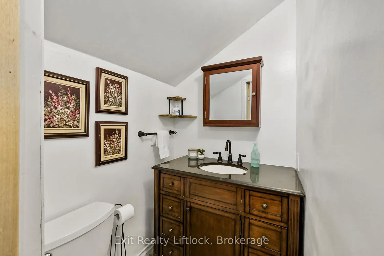 378 London Street photo 5