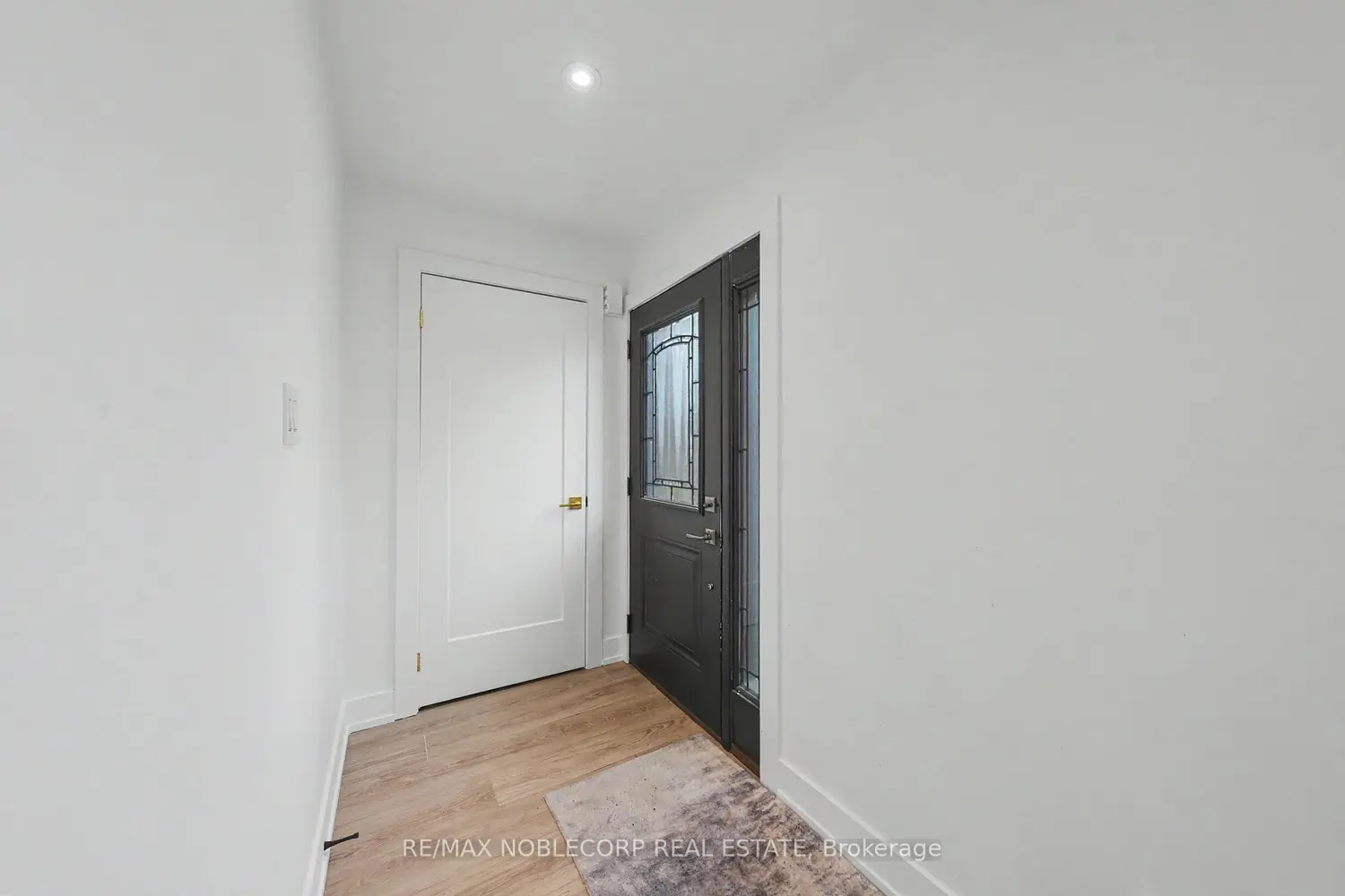 24 Maple Avenue photo 4