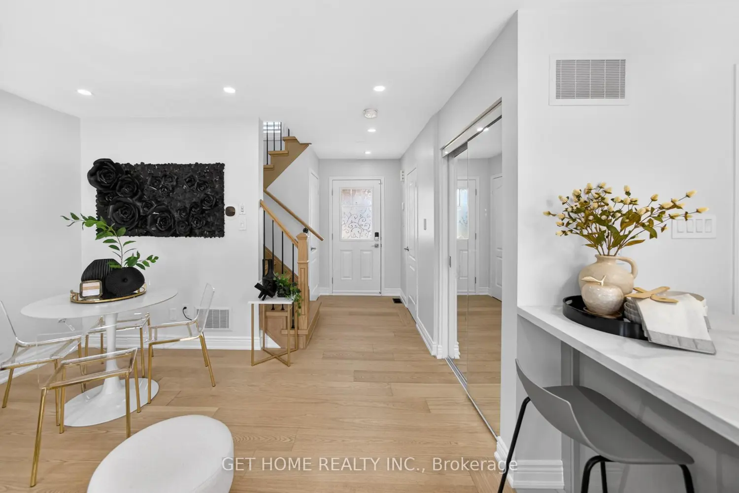 384 Dymott Avenue photo 5