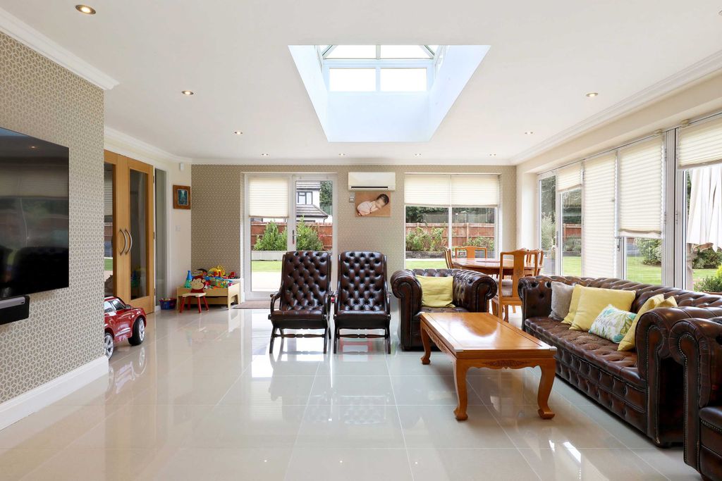 Additional image 5 of 7 bed detached house for sale15 Vicarage Way, Gerrards Cross SL9