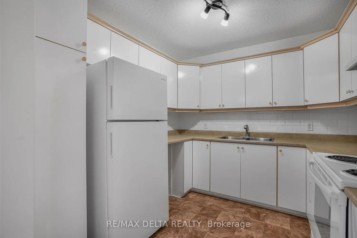 Additional image 10 of 1505 Clement Street 103