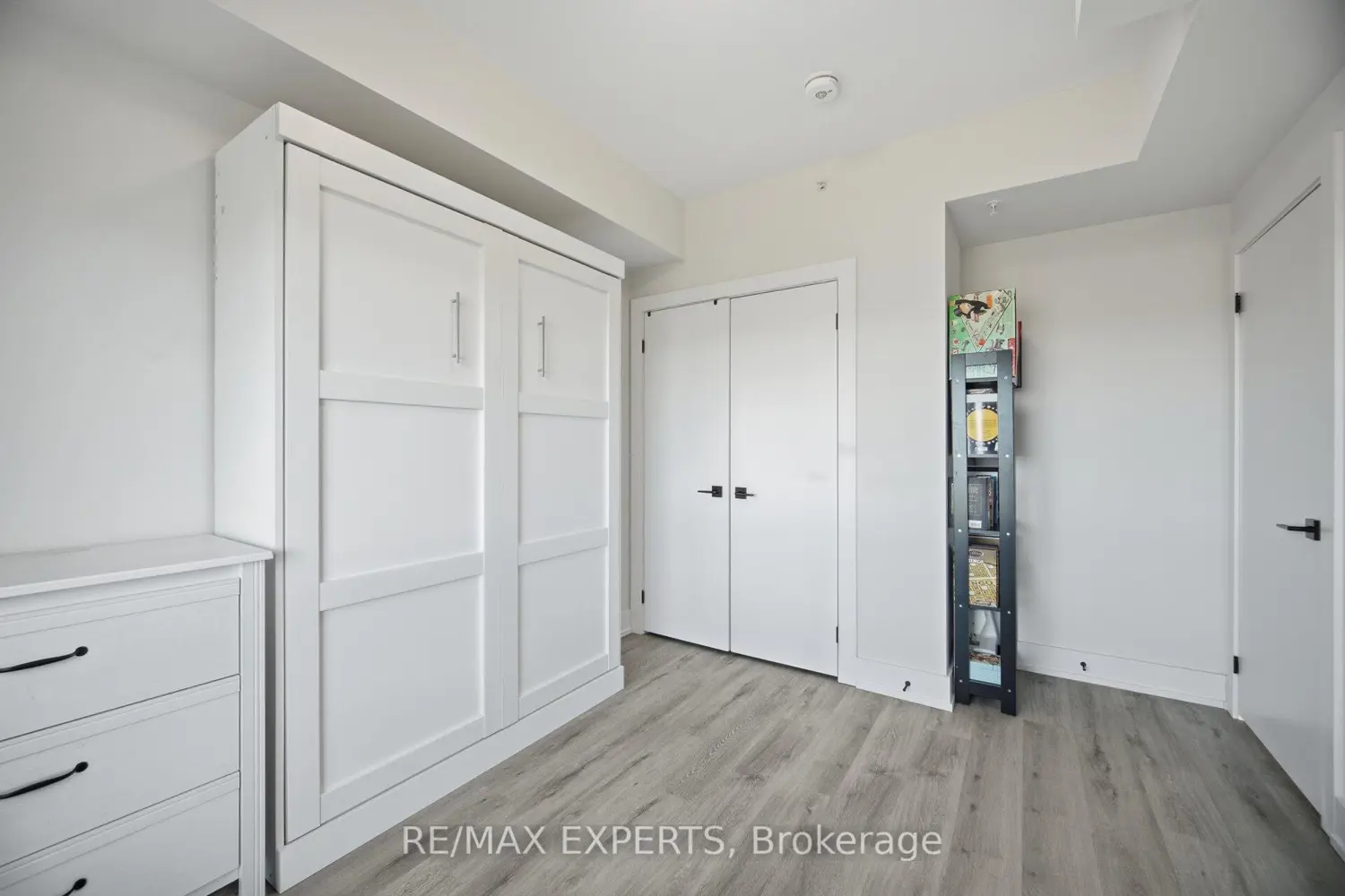 Additional image 15 of 10 Culinary Lane 605