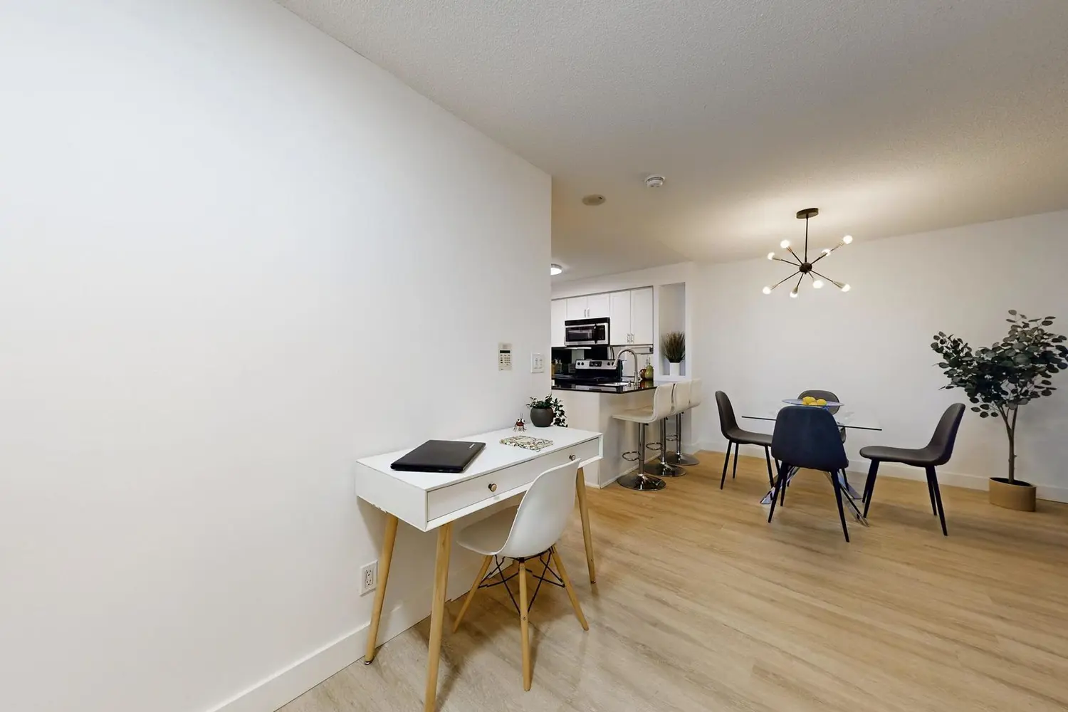 Additional image 5 of 212 Eglinton Avenue 1005