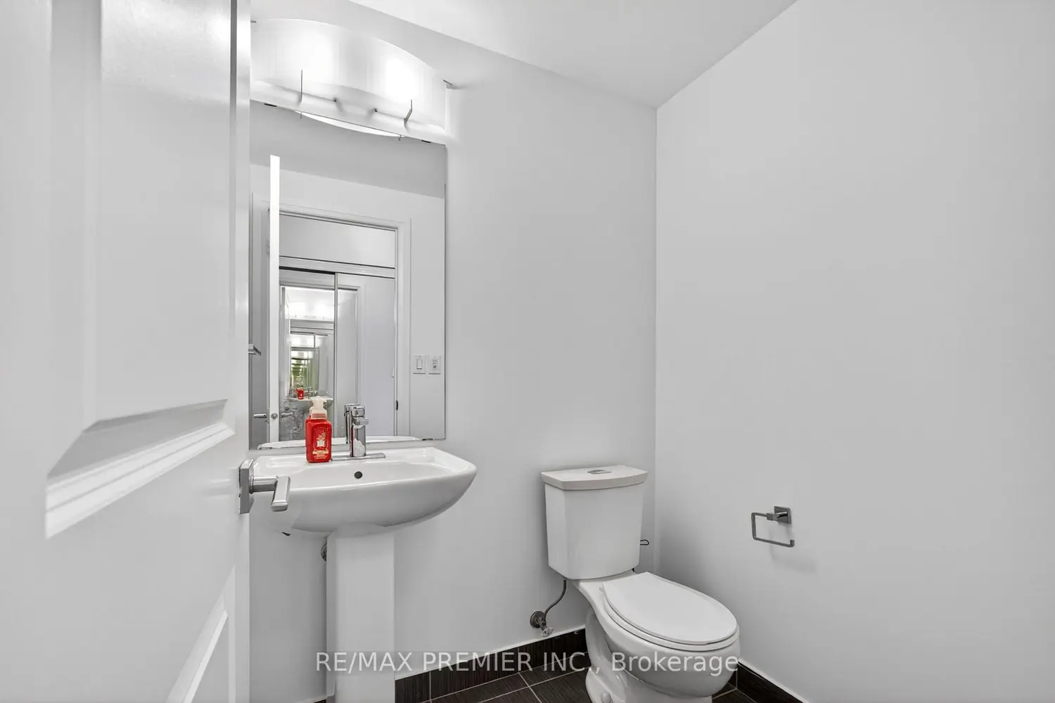 Additional image 9 of 7167 Yonge Street 608