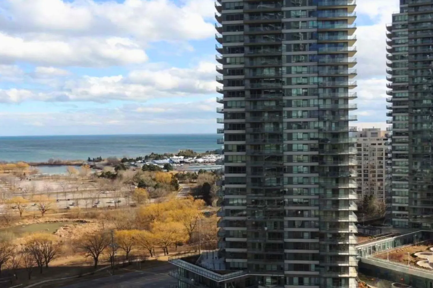 2220 Lakeshore Boulevard 2210
