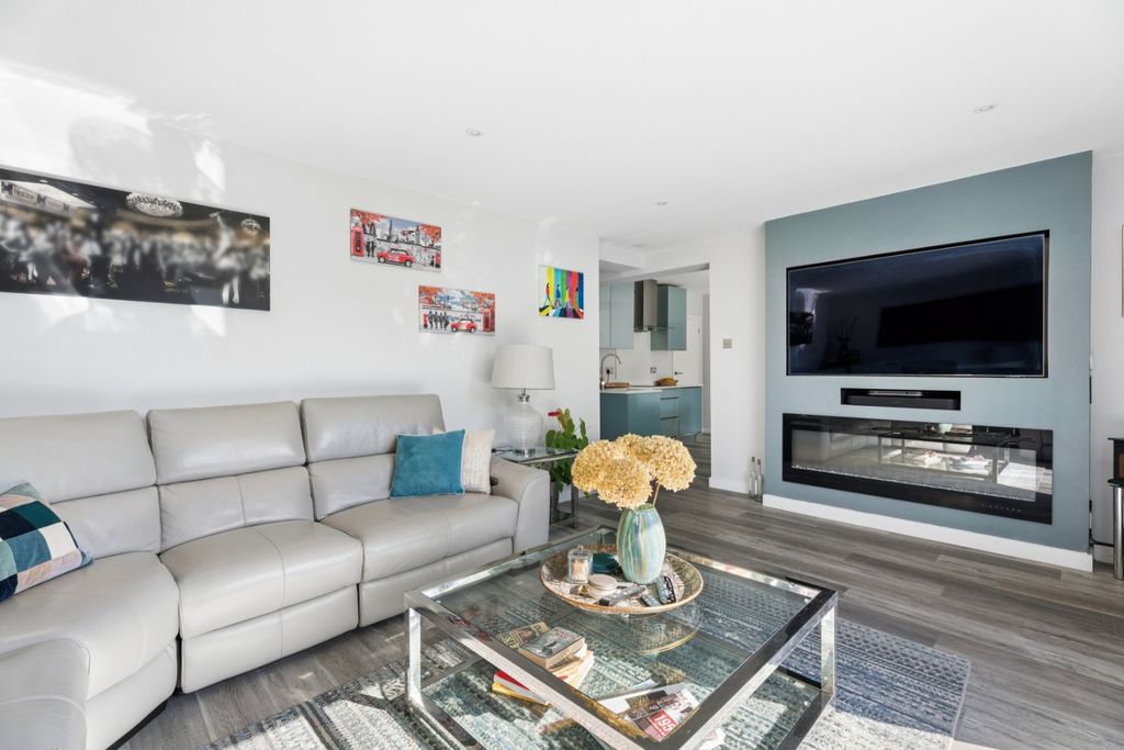 Additional image 17 of 4 bed detached house for saleMeadowcroft, Chalfont St. Peter, Gerrards Cross, Buckinghamshire SL9
