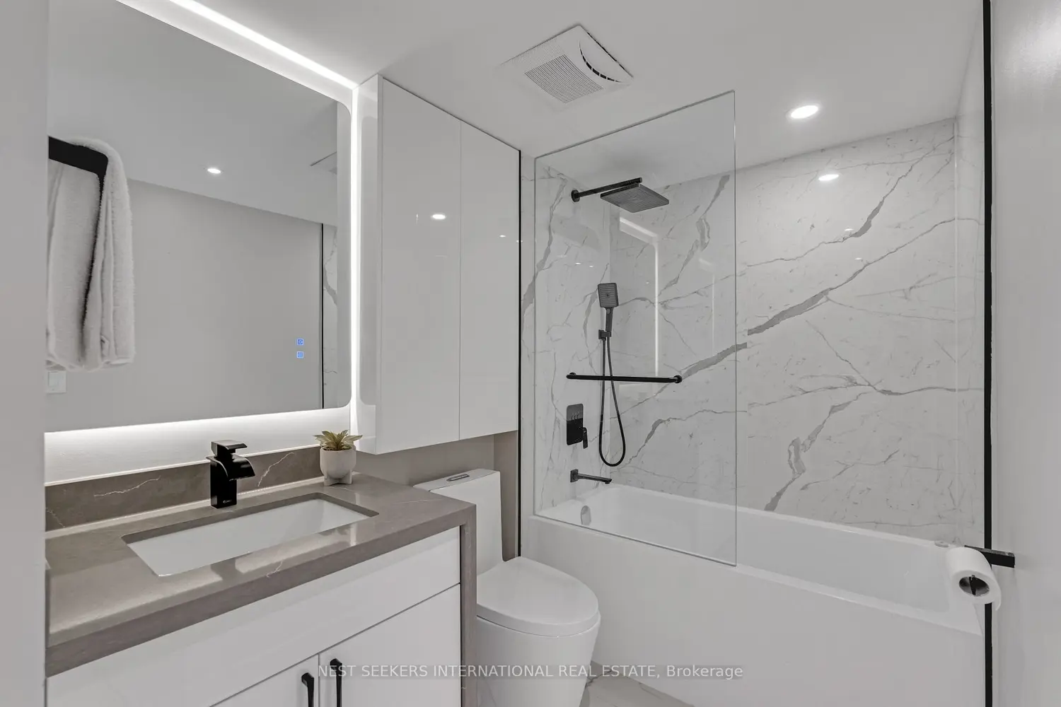 Additional image 6 of 18 Yonge Street 2507