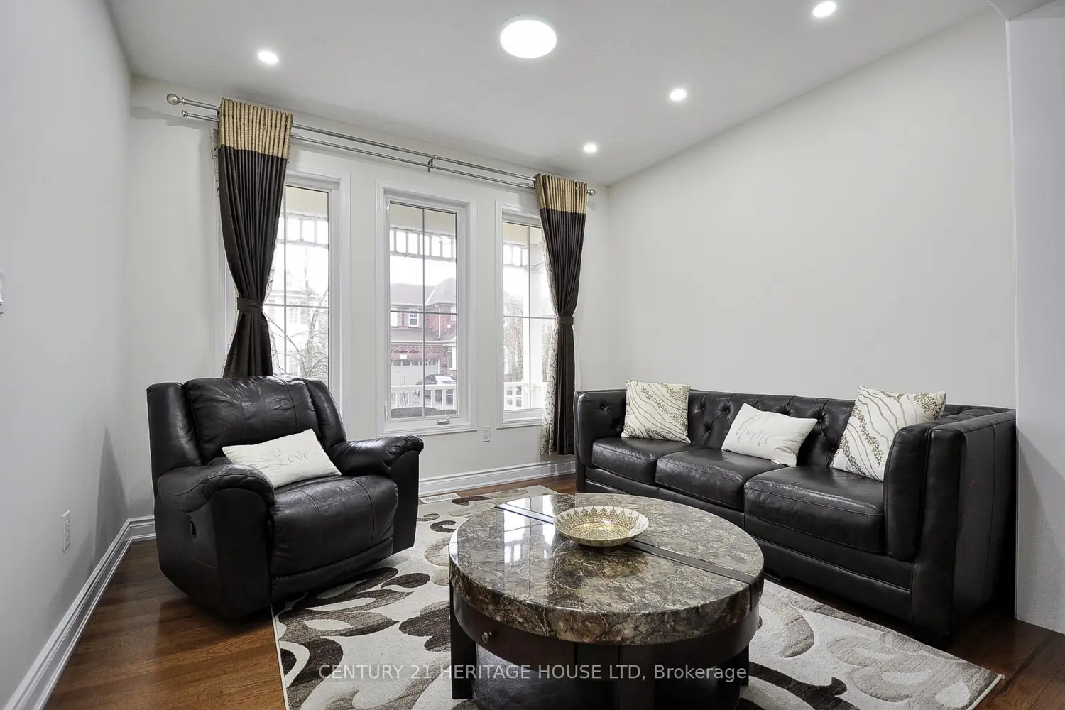 35 Dalton Drive photo 4