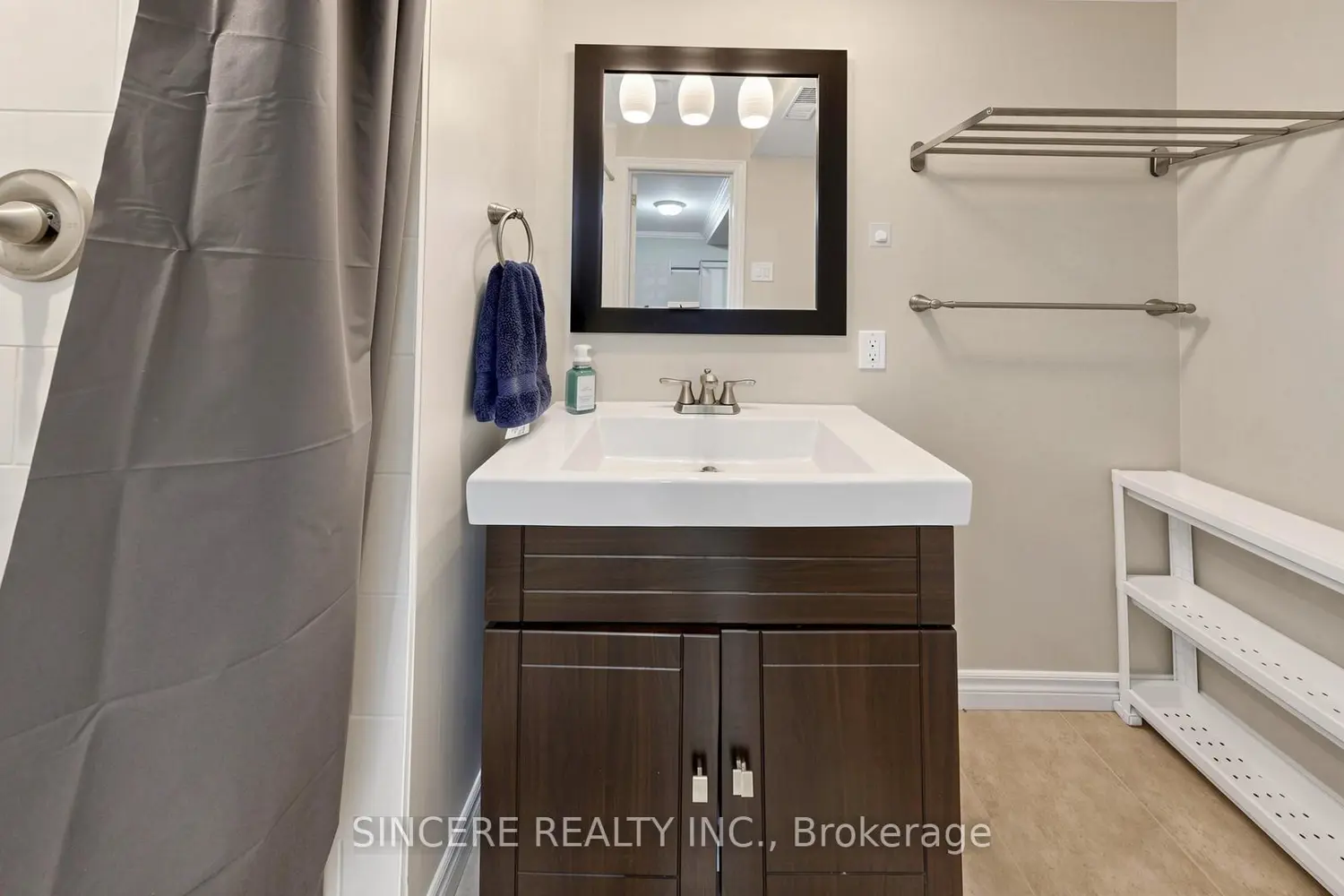 Additional image 11 of 592 Canewood Crescent