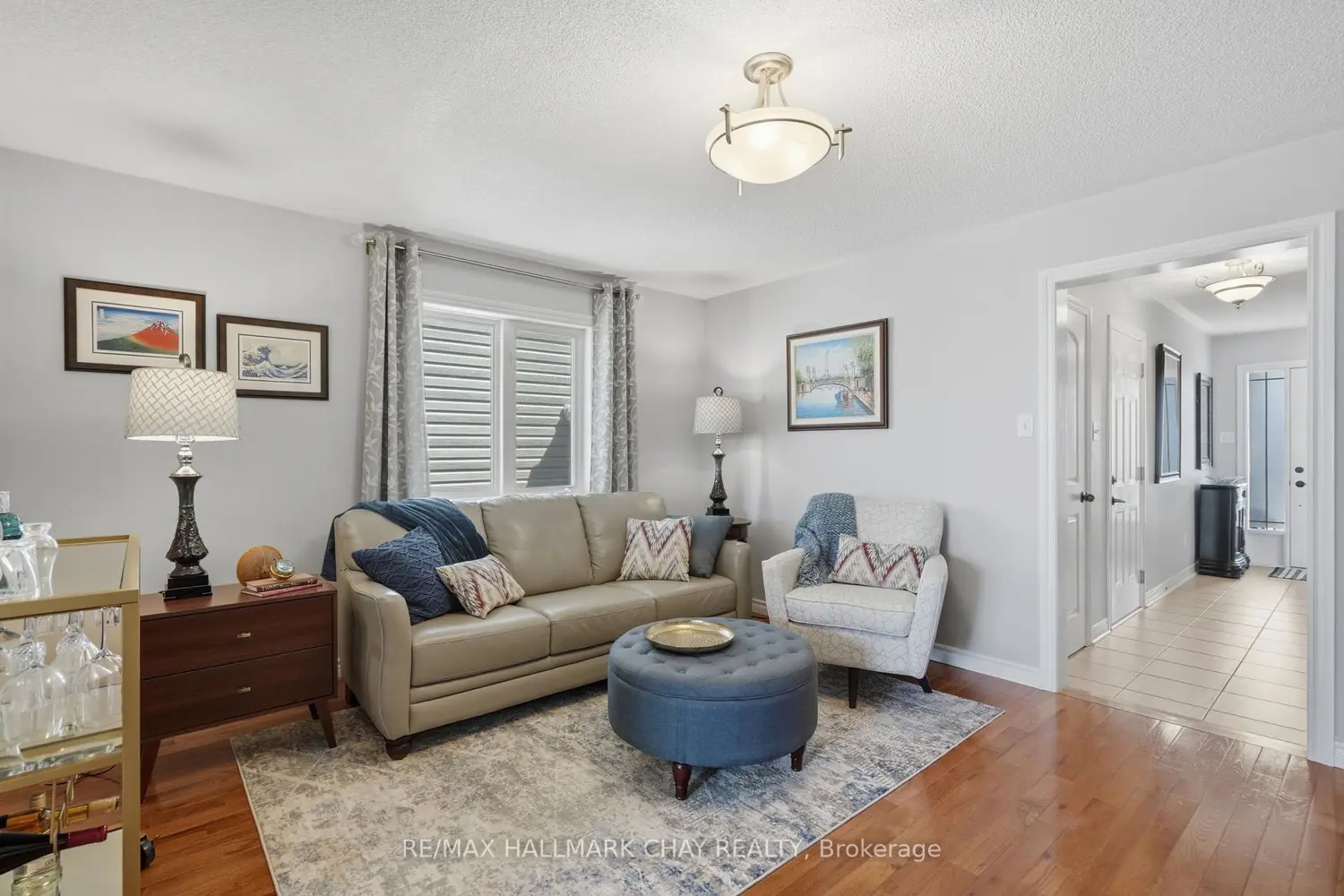 215 Banting Crescent photo 2