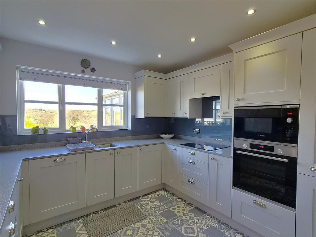 Additional image 15 of 4 bed detached house for salePentreath Close, Fowey PL23