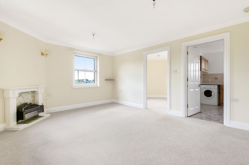 Additional image 2 of 2 bed flat for saleChurch Street, Faringdon, Oxfordshire SN7