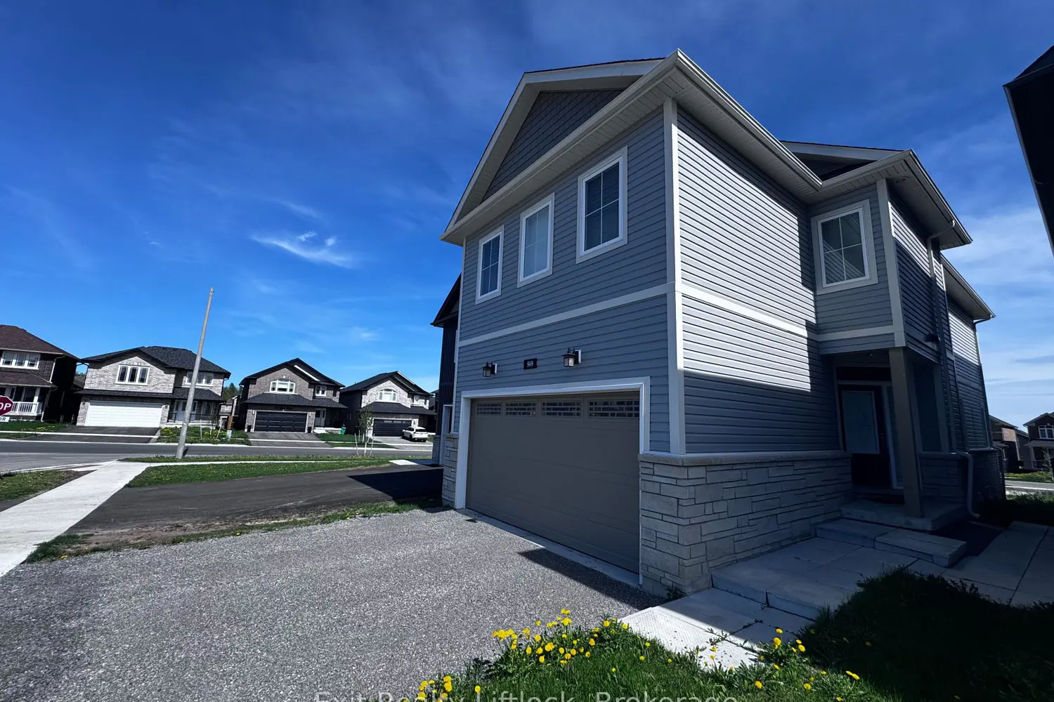 949 Bamford Terrace photo 2
