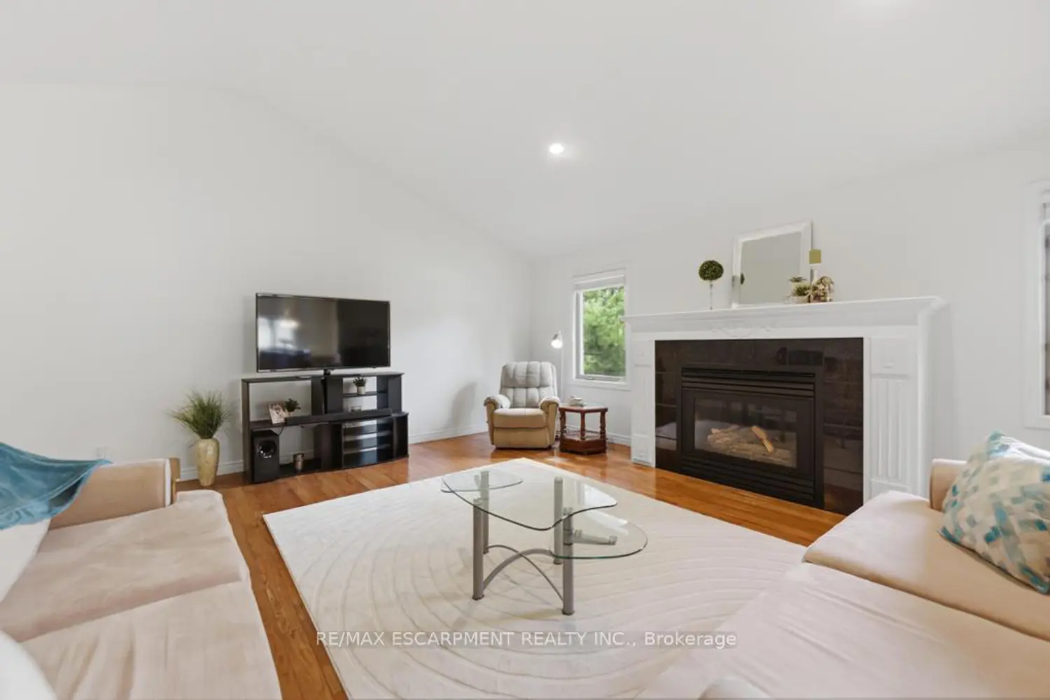 80 Lister Avenue photo 5