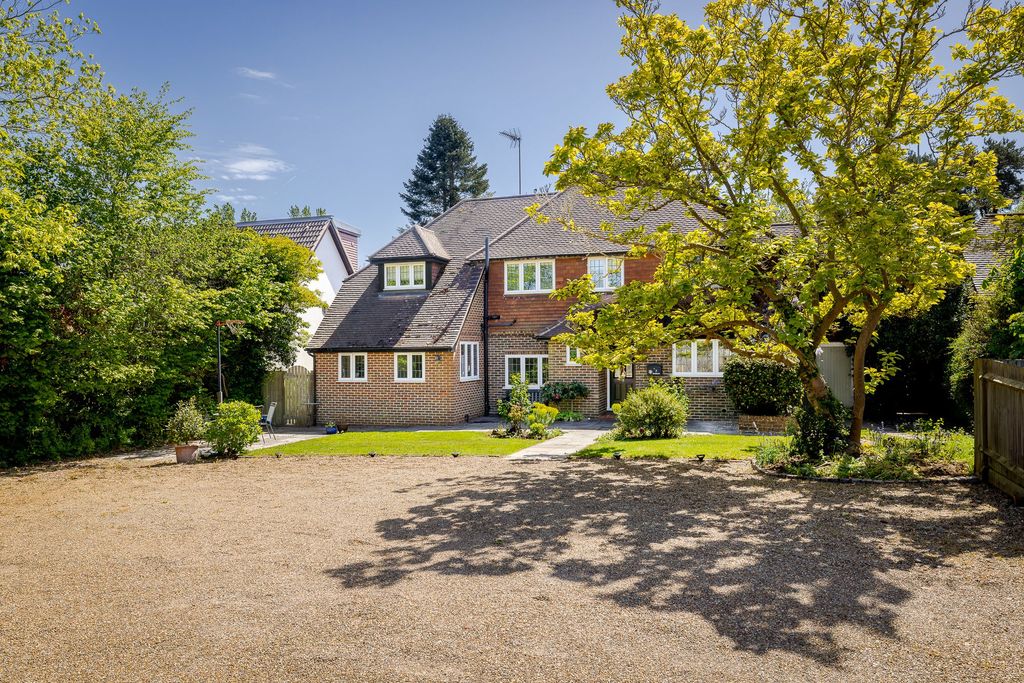 4 bed detached house for saleIvy Mill Close, Godstone RH9