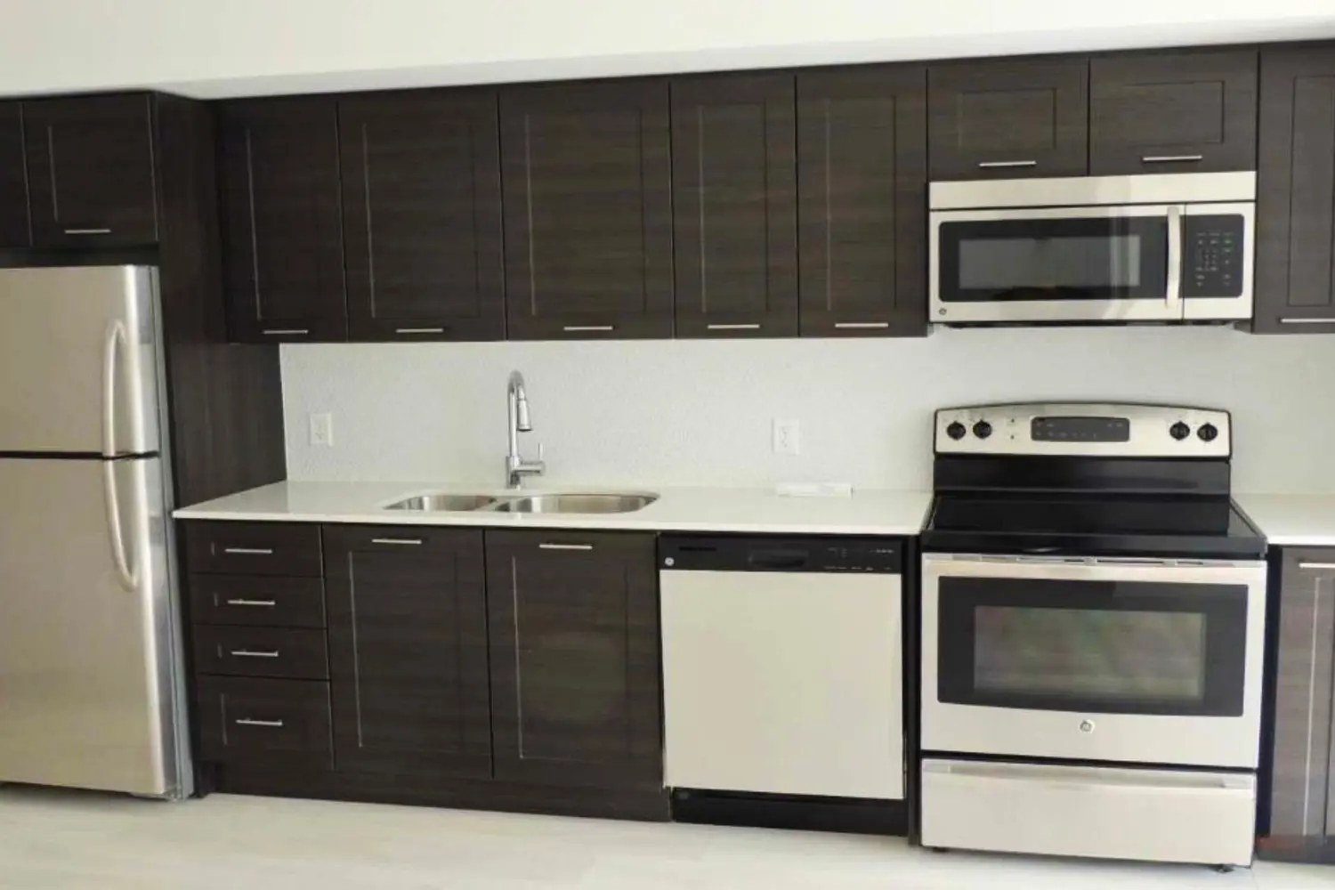 Additional image 3 of 2220 Lakeshore Boulevard 2210