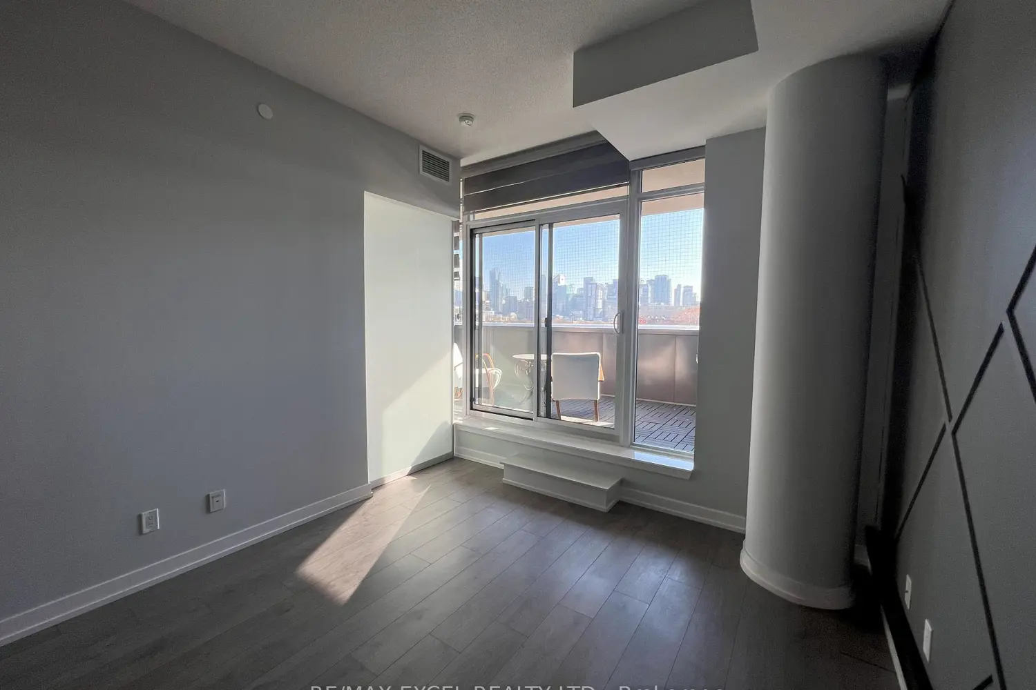 Additional image 3 of 297 College Street 503