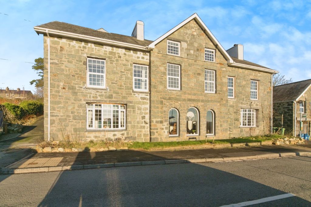 9 bed detached house for saleGarndolbenmaen, Garndolbenmaen LL51
