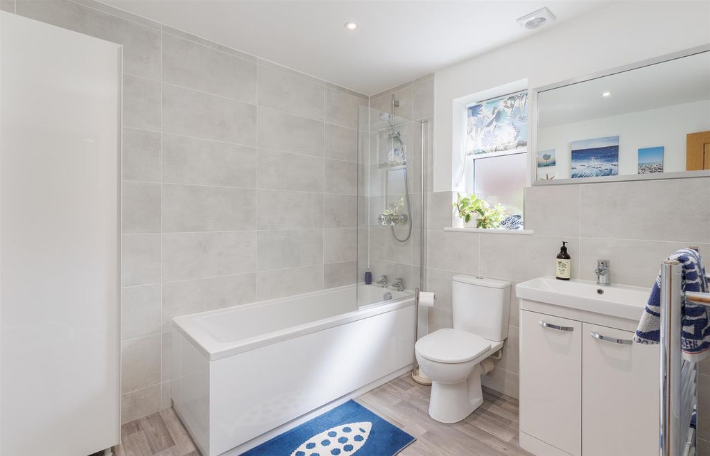 Additional image 24 of 5 bed detached house for saleHooke Close, Freshwater PO40