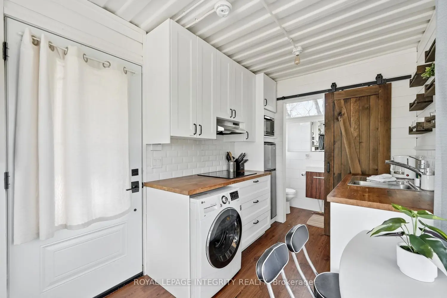 327 Bayview Drive photo 4