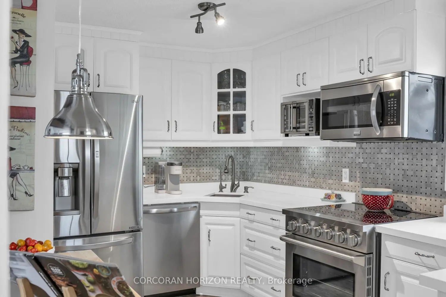296 Weber Street photo 4