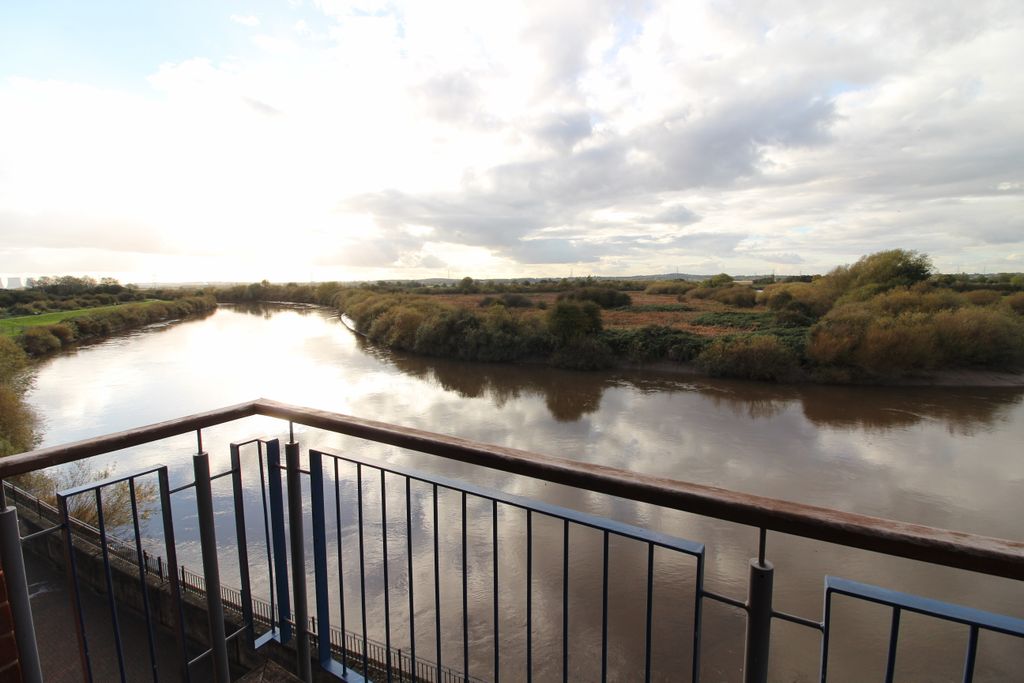 2 bed flat for saleThe Wharf, Morton DN21 photo 3