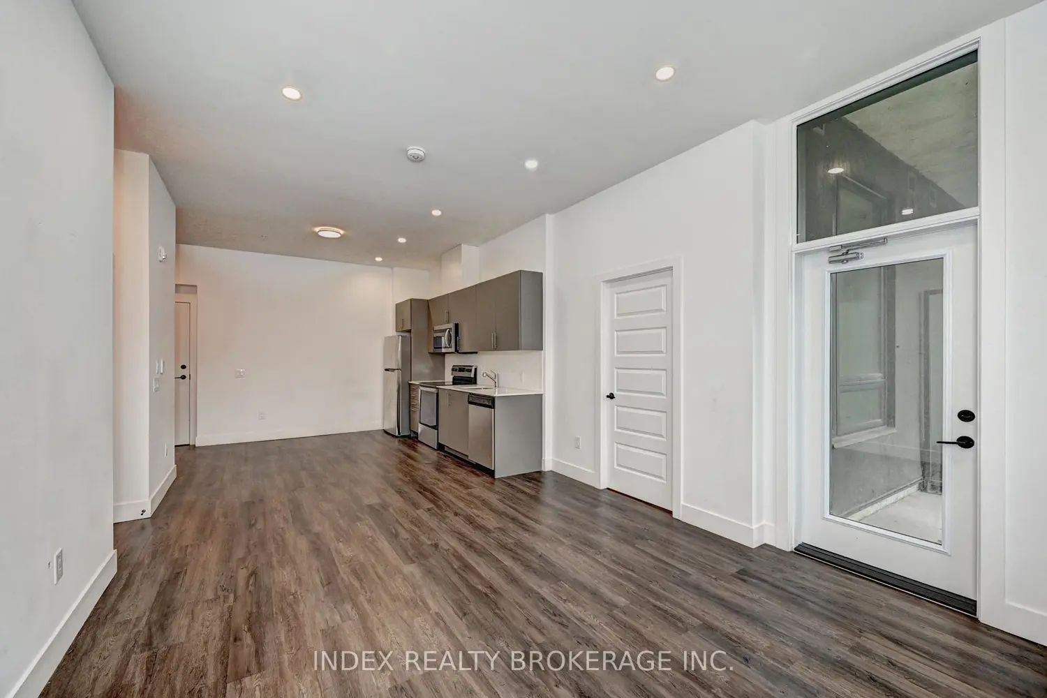 26 Lowes Street 108 photo 4