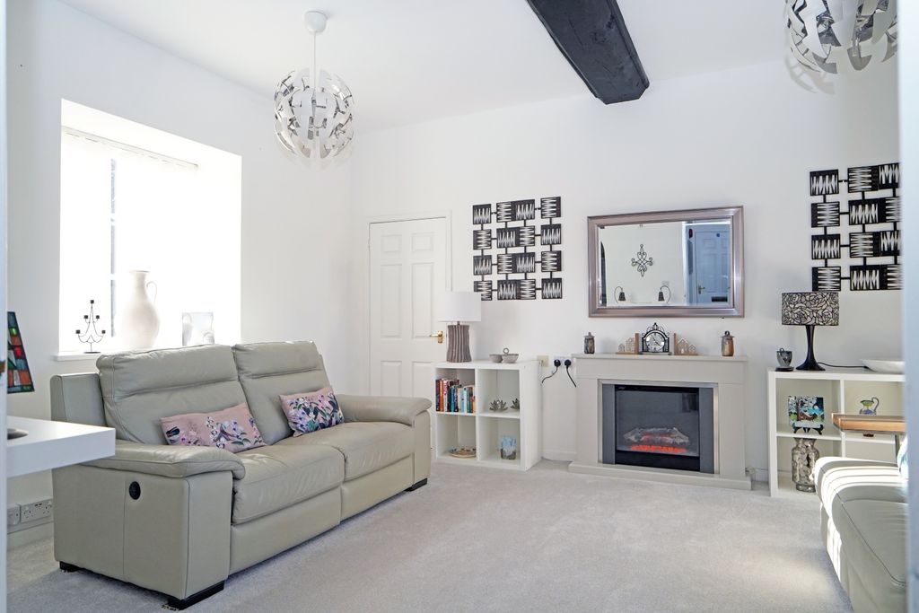 1 bed flat for saleParsonage Court, Highworth, Swindon SN6 photo 3