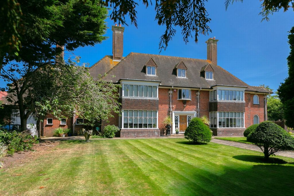 5 bed detached house for saleDixwell Road, Folkestone CT20