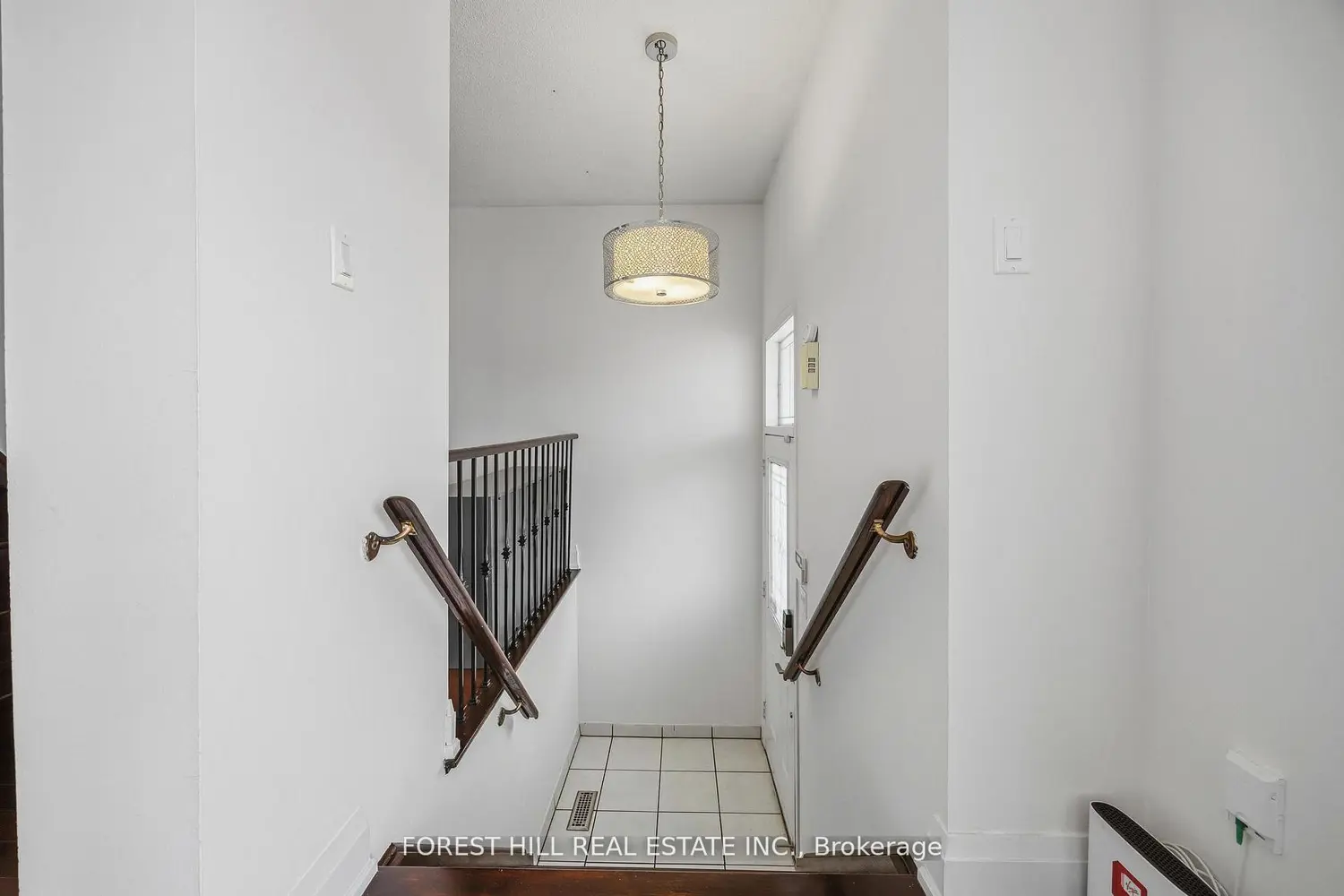 110 Foxfield Crescent photo 4