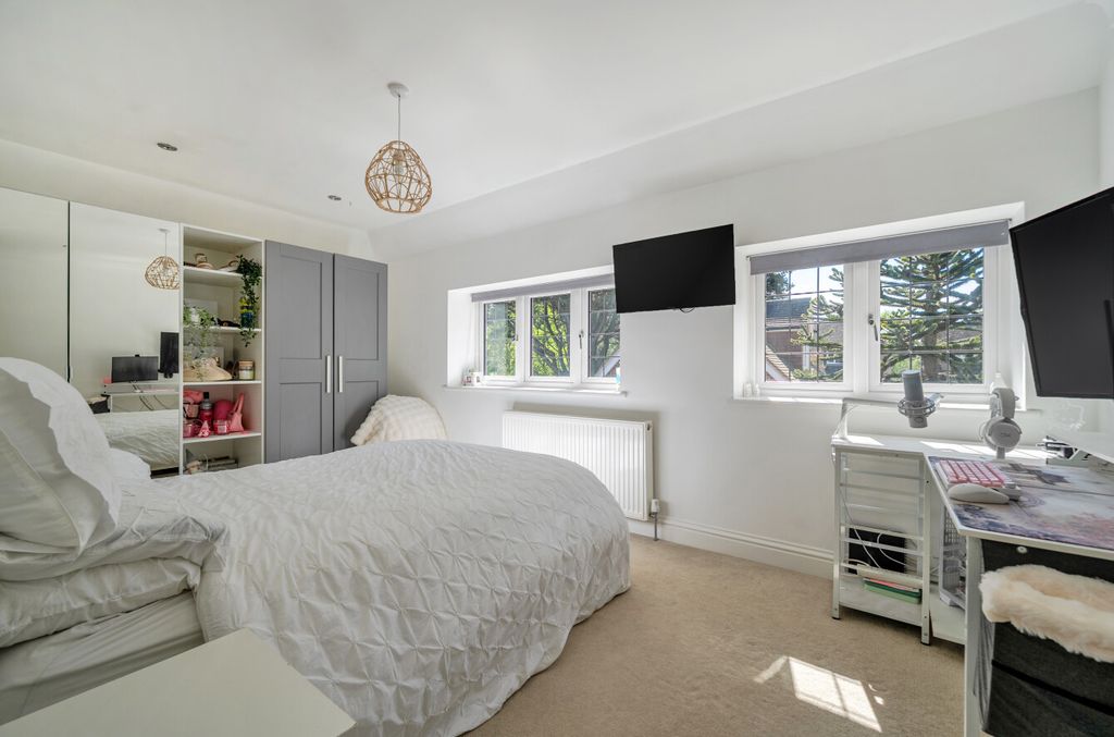 Additional image 8 of 4 bed detached house for saleReading Road South, Fleet, Hampshire GU52
