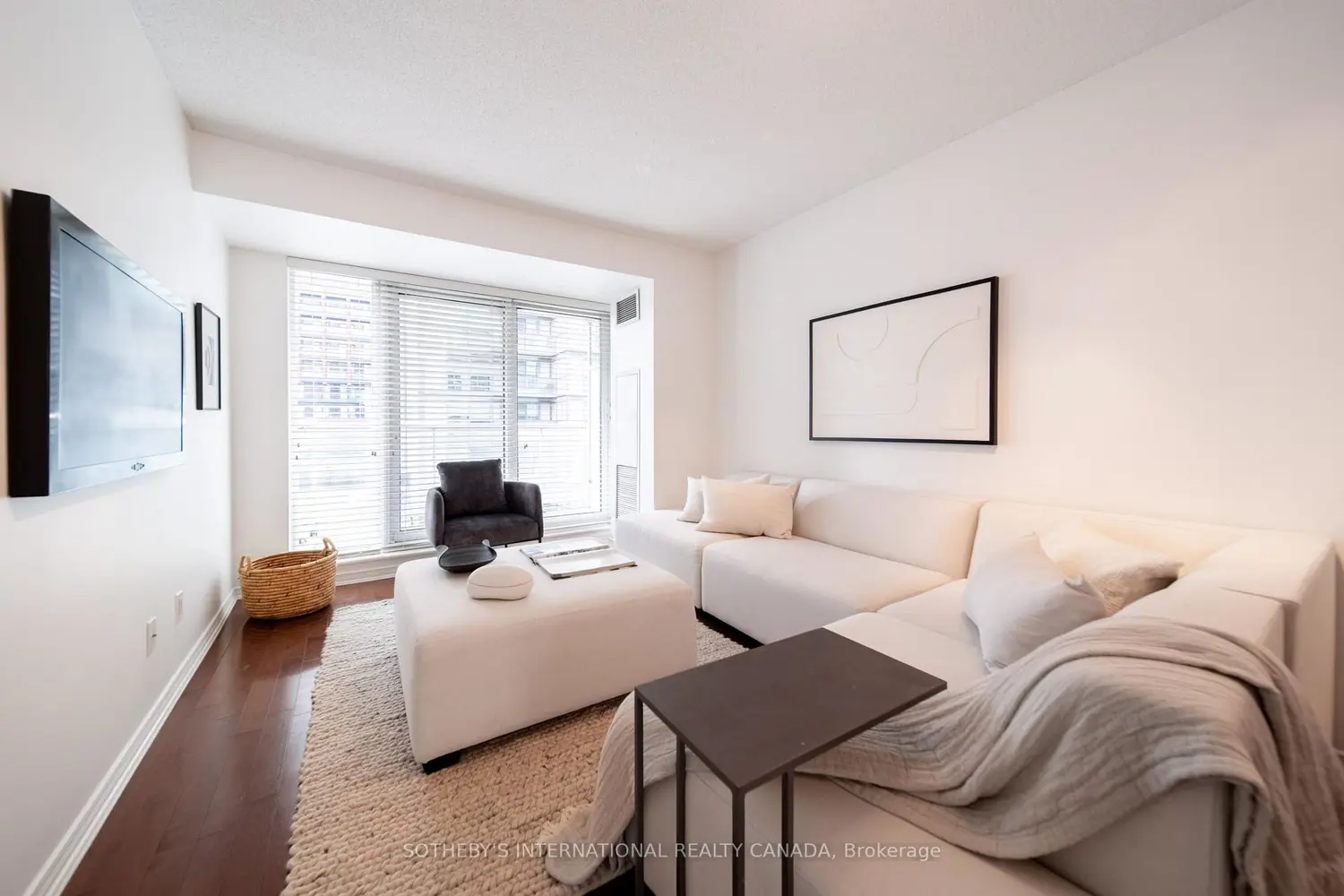230 King Street 1105