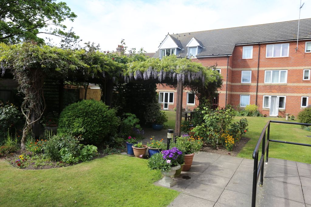 Additional image 9 of 1 bed flat for saleFelix Road, Felixstowe, Suffolk IP11