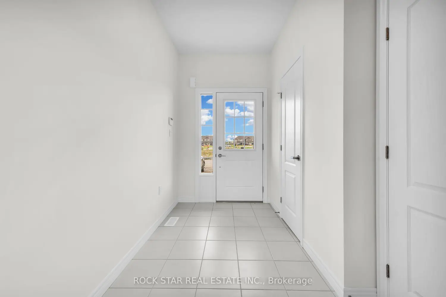 63 Lloyd Davies Way photo 3