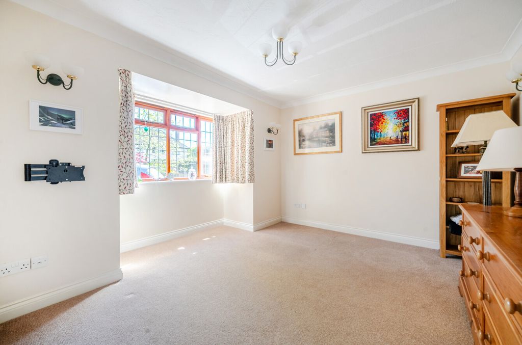Additional image 18 of 4 bed detached house for saleSycamore Road, Farnborough, Hampshire GU14