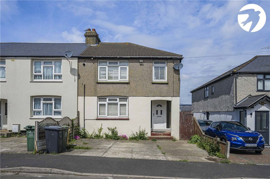 4 bed end terrace house for saleThe Crescent, Greenhithe, Kent DA9