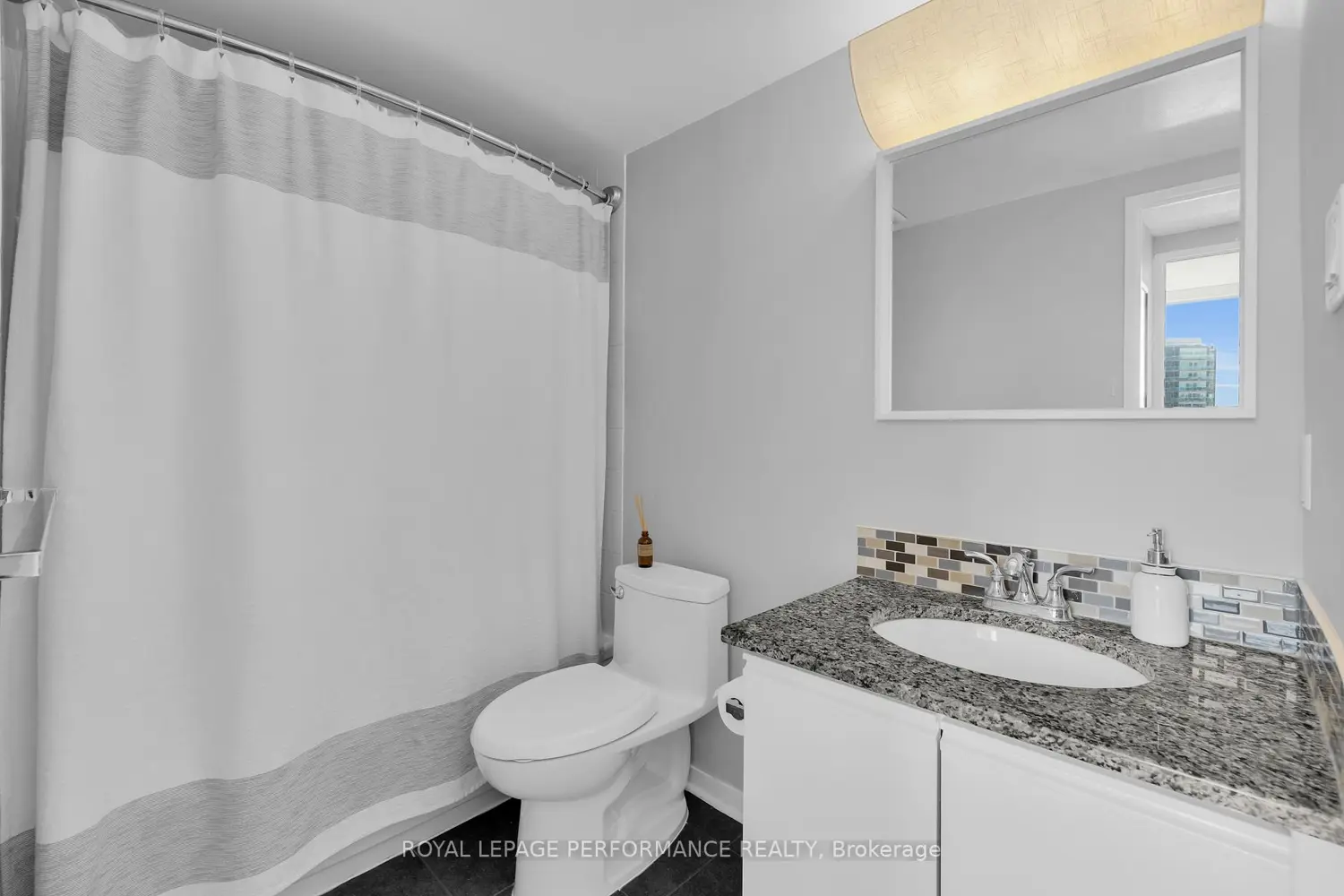 Additional image 15 of 45 Holland Avenue 611