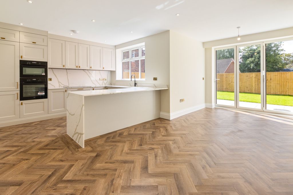 Additional image 2 of 4 bed detached house for saleShow Home, The Elms, Abbey Road, Grimsby DN32