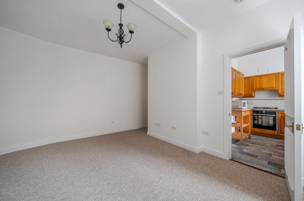 Additional image 2 of 1 bed flat for saleGloucester Street, Faringdon, Oxfordshire SN7