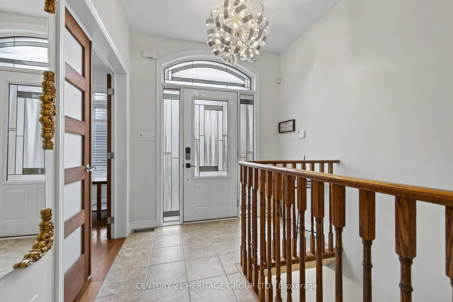 136 Riveredge Drive photo 3
