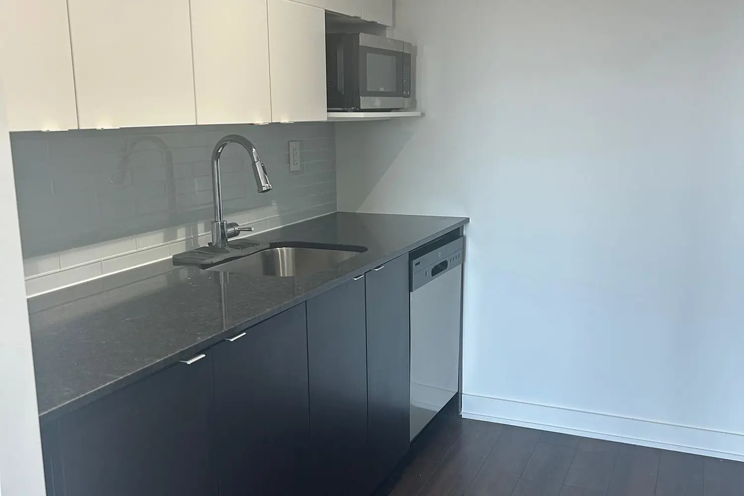 Additional image 4 of 160 Flemington Road 1004