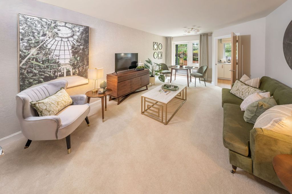 2 bed flat for saleHighgate Hill, Hawkhurst, Cranbrook TN18 photo 2