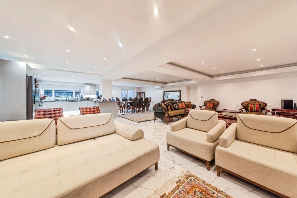 Additional image 3 of 5 bed detached house for saleFourth Avenue, Grantham NG31
