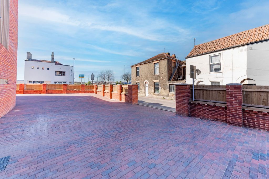 Additional image 18 of 2 bed flat for saleBridge Road, Great Yarmouth NR30