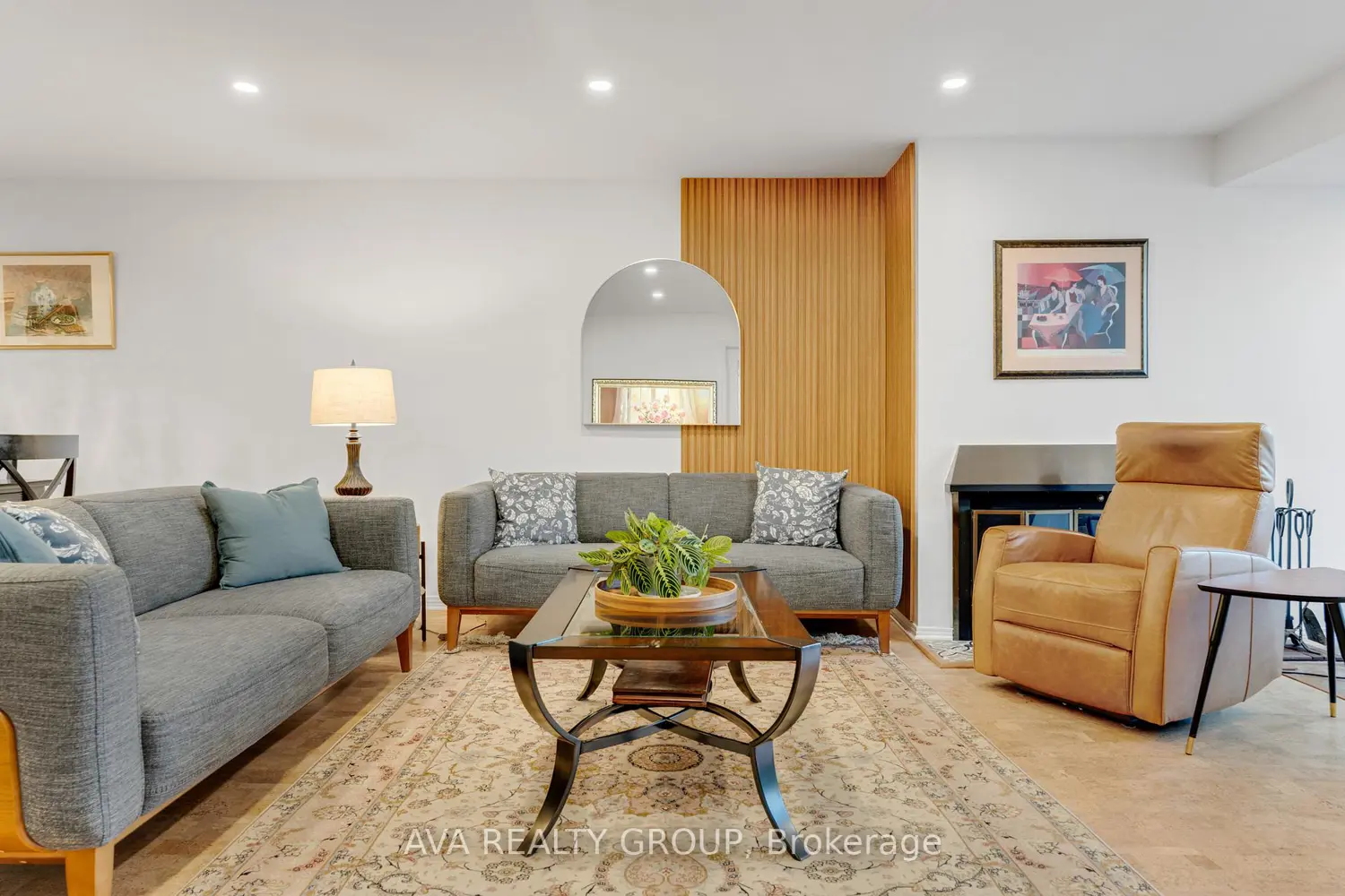 106 Stratas Court photo 4