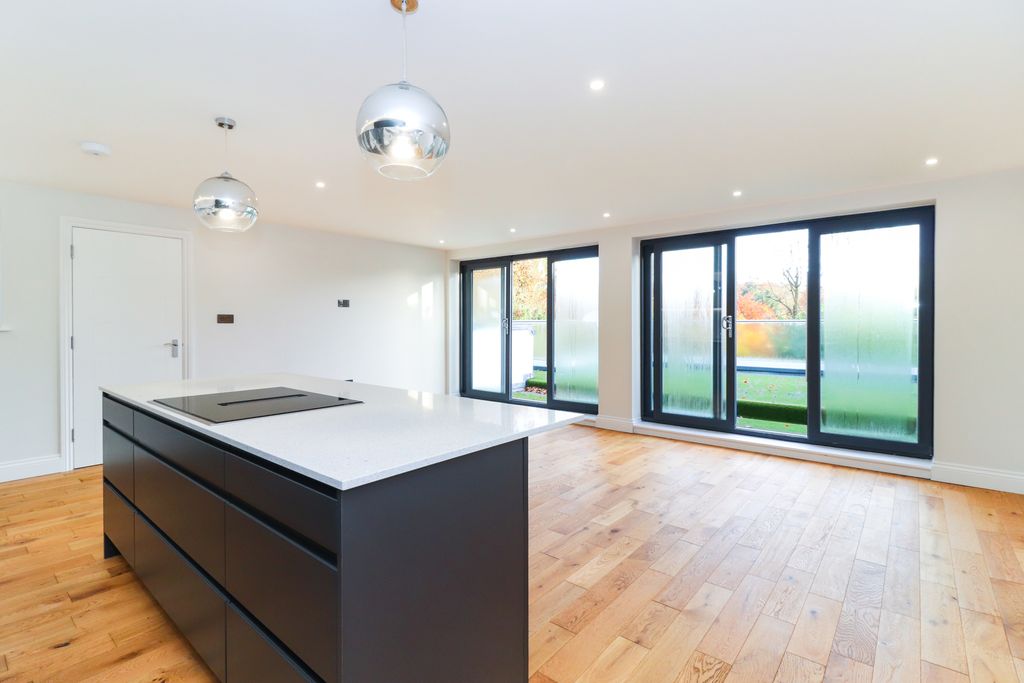 Additional image 2 of 2 bed flat for saleLower House, Gerrards Cross SL9