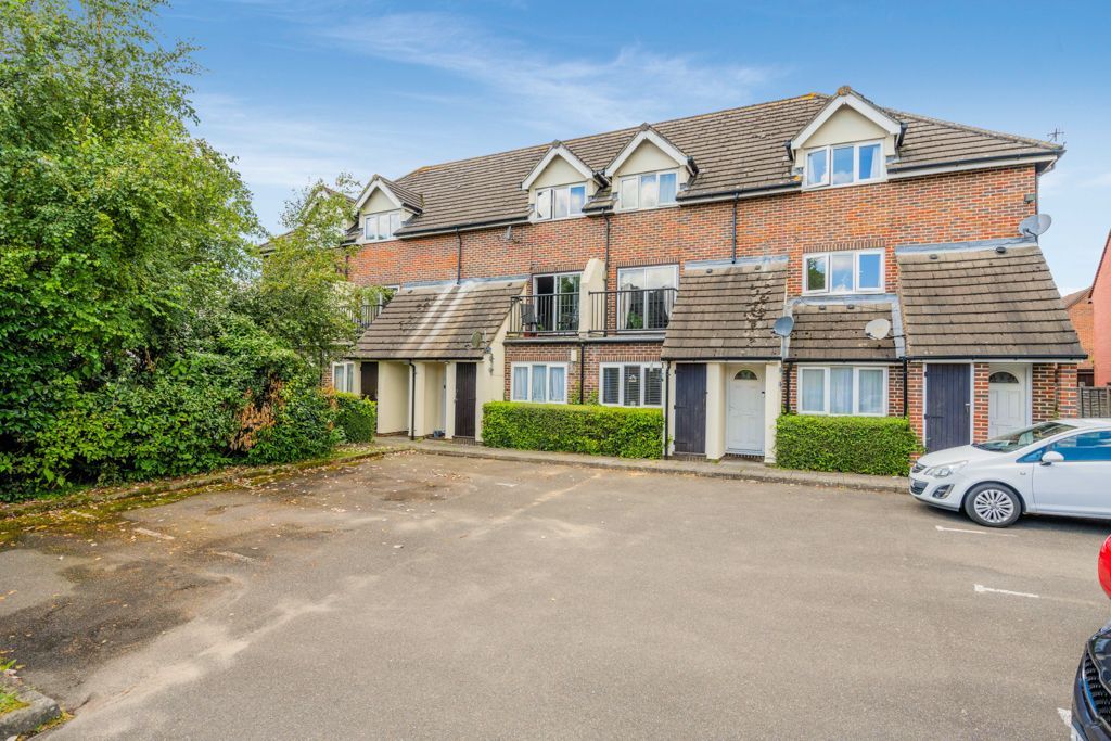 2 bed maisonette for saleCrowhurst Mead, Godstone RH9