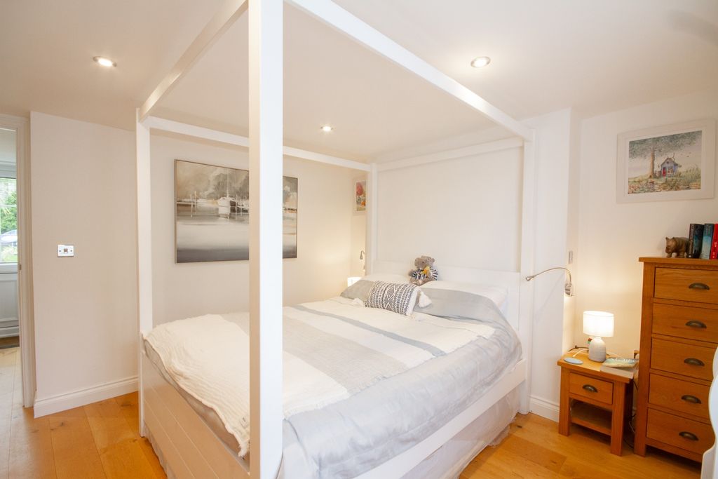 Additional image 11 of 2 bed flat for saleCockleshell, Flat 3, Esplanade, Fowey PL23