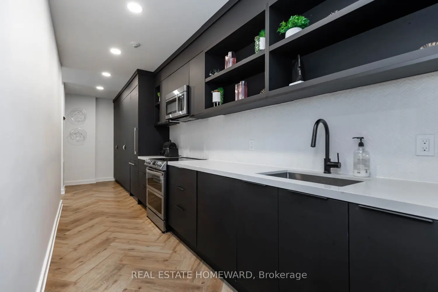 Additional image 18 of 600 Queens Quay 101