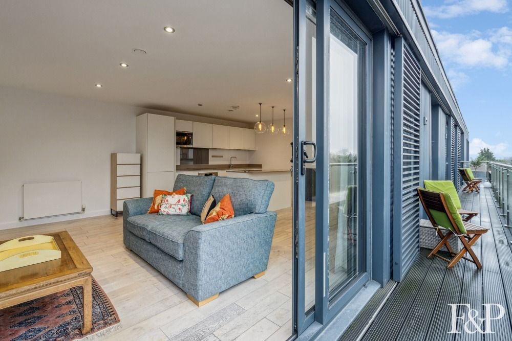 Additional image 8 of 2 bed flat for saleStation Road, Gerrards Cross SL9